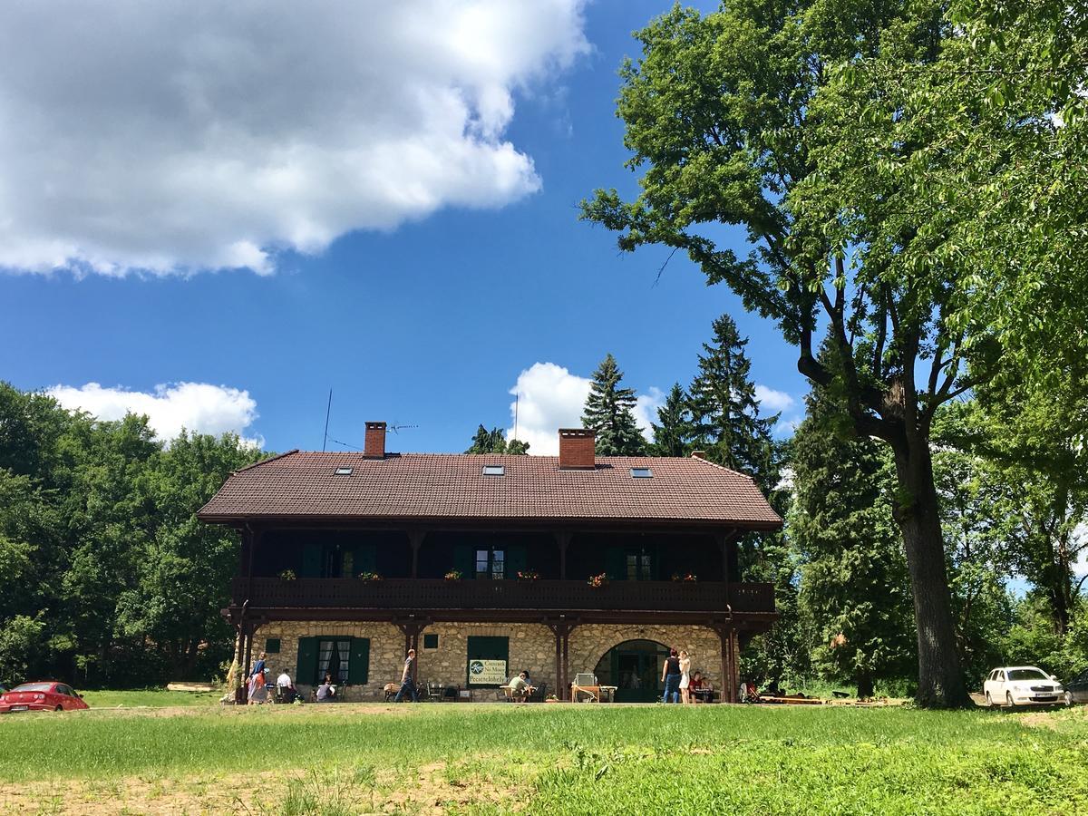 Hubertus Fogado Bed and Breakfast Csesznek Eksteriør billede